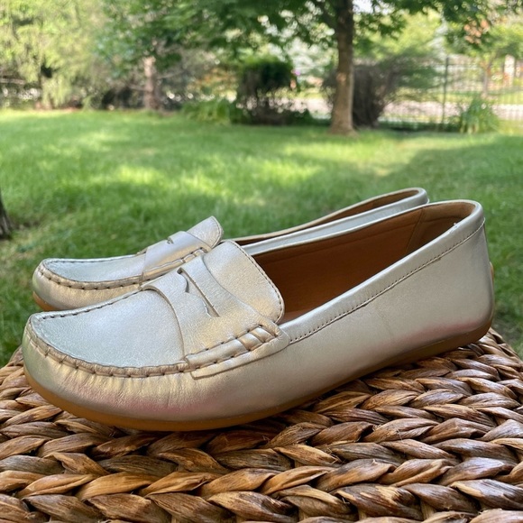 Shoes - NEW Clarks Doraville Silver Leather Slip on Penny Loafer Driving Moccasin Shoes